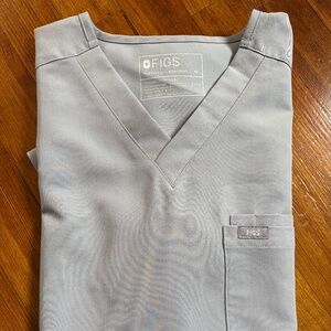 FIGS Leon Scrub Top - Cement - Size medium